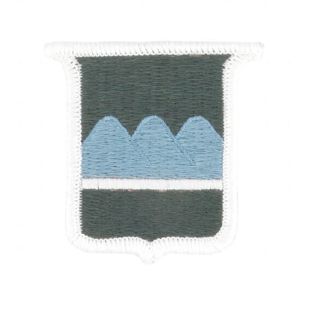 80th infantry division color patch an embroidered shield-shaped patch featuring a dark green background with a light blue mountain range and a white border.