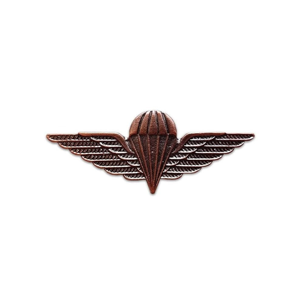Irish Army Bronze Jump Wings - Parachutist Badge Ireland on a white background